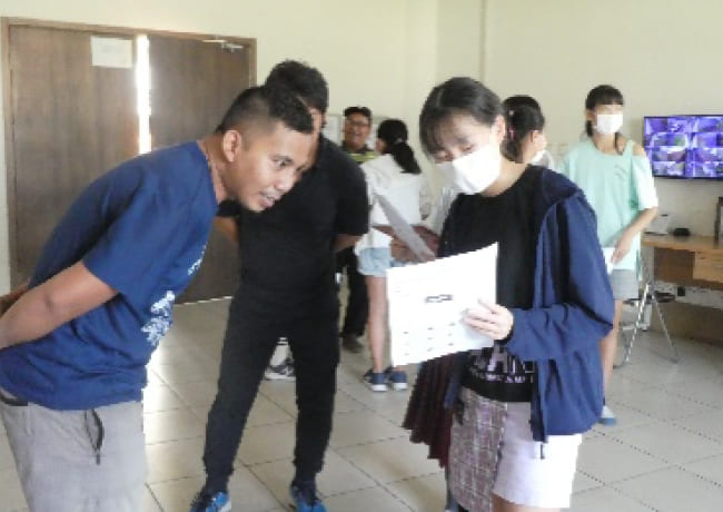 English conversation/Indonesian language classes