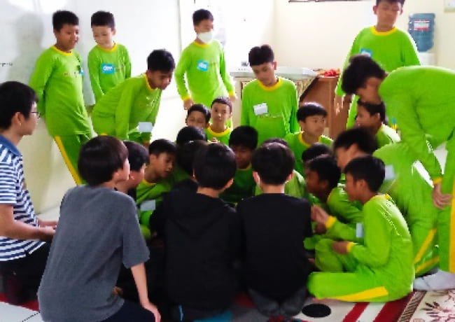Exchange with local schools and international schools