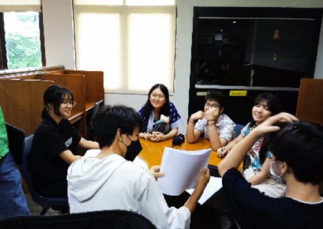 Exchange with local schools and international schools