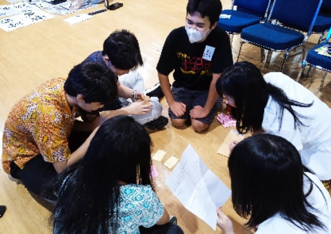 Exchange with local schools and international schools